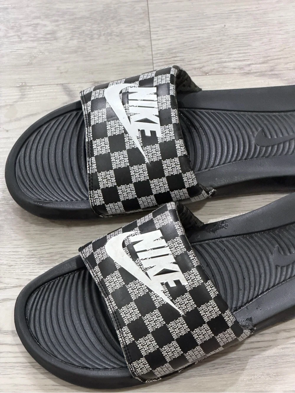 Nike men’s 13” Black & White Checkerboard Slide Sandals